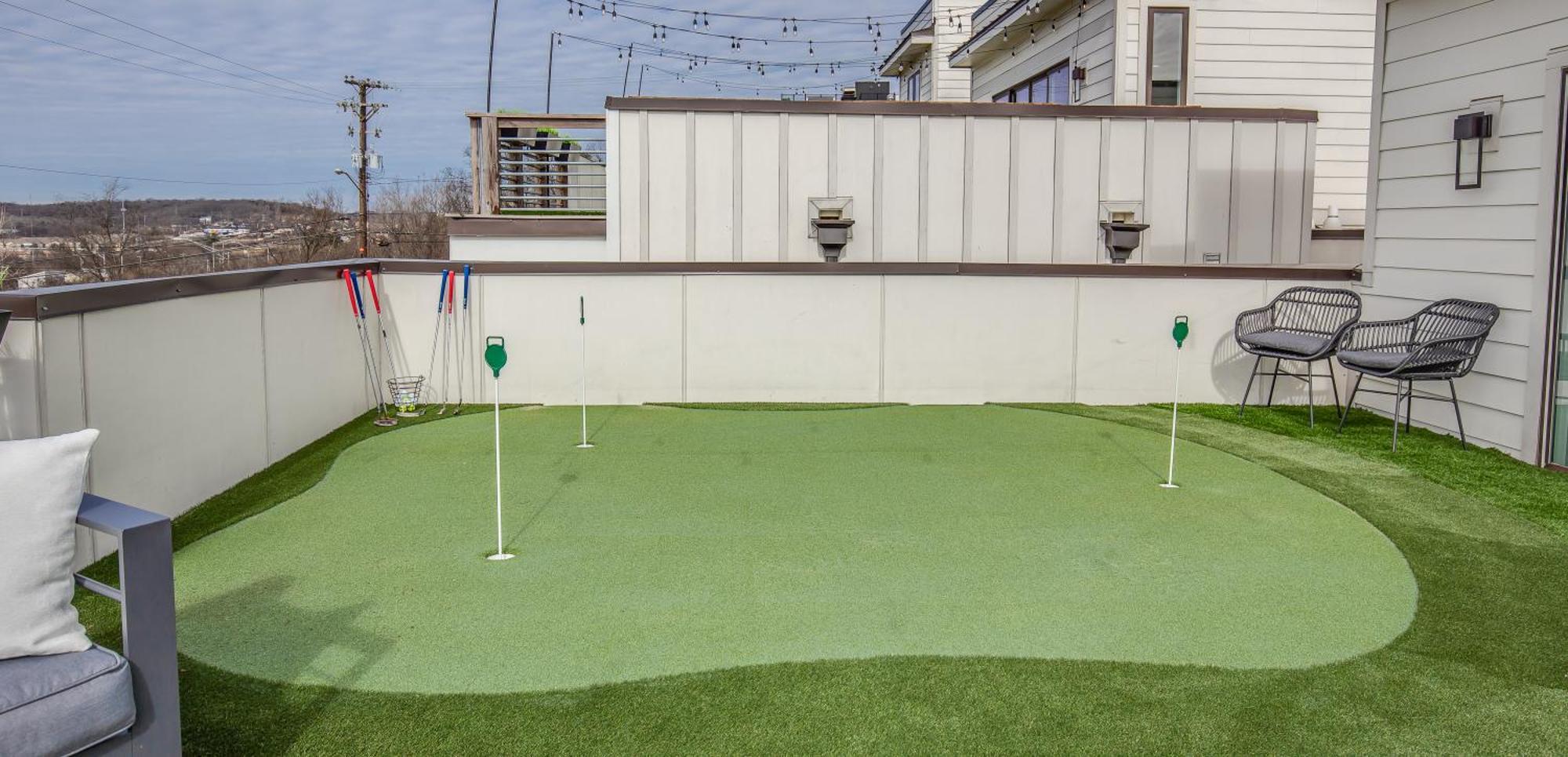 Whiskey House With Rooftop Golf, City Views! 8Min To Downtown! Sleeps 9! Nashville Bagian luar foto