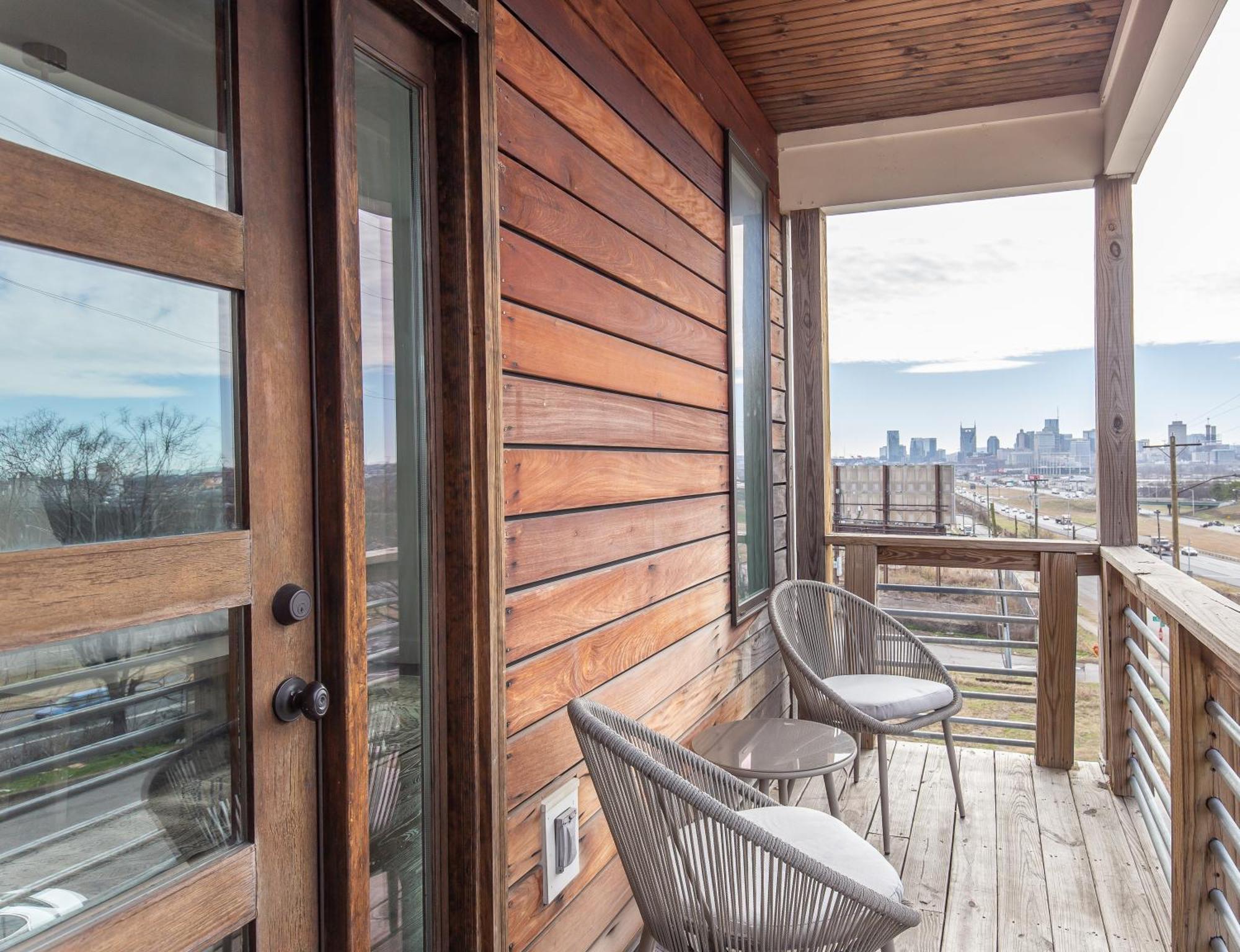 Whiskey House With Rooftop Golf, City Views! 8Min To Downtown! Sleeps 9! Nashville Bagian luar foto