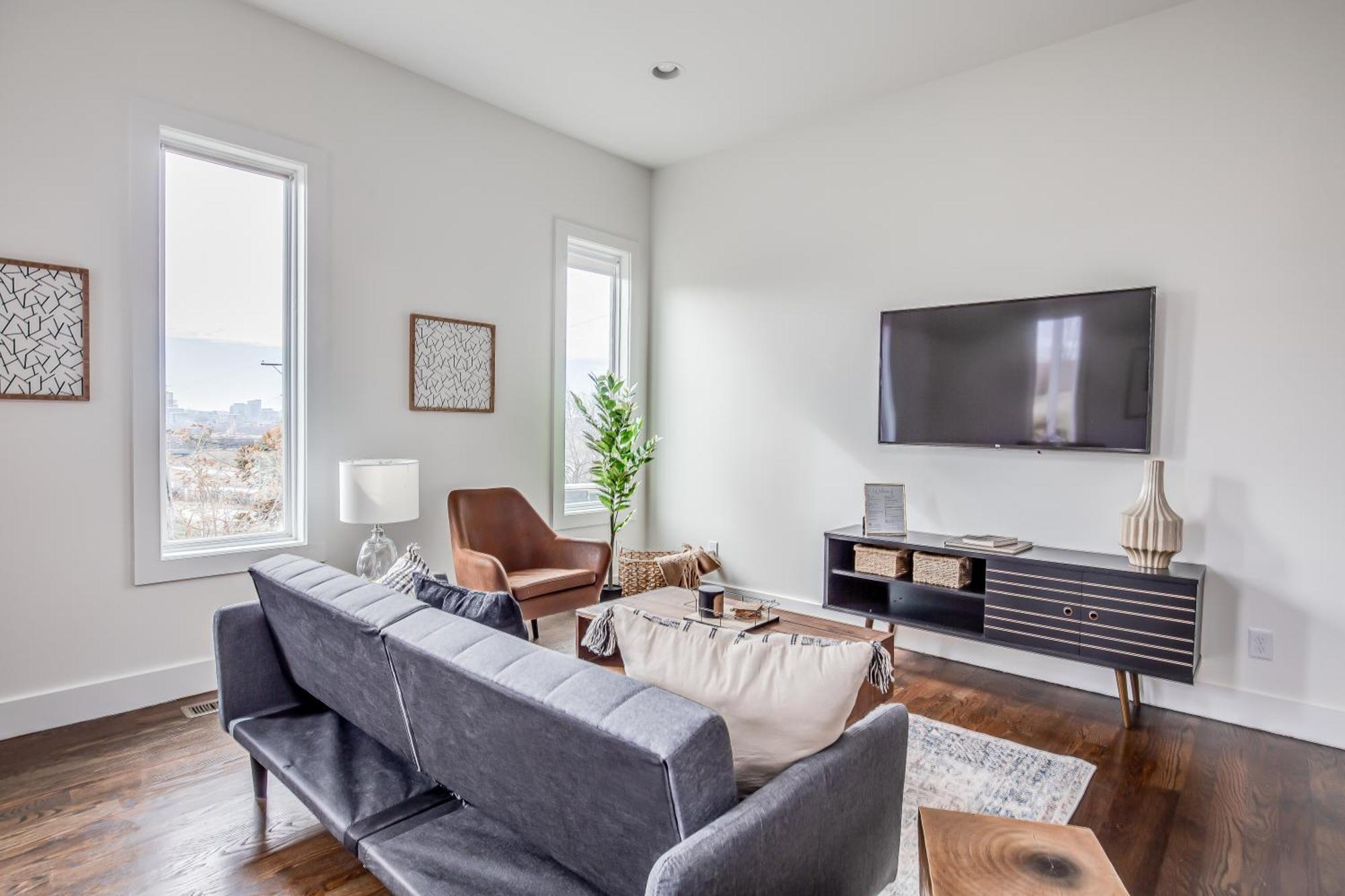 Whiskey House With Rooftop Golf, City Views! 8Min To Downtown! Sleeps 9! Nashville Bagian luar foto