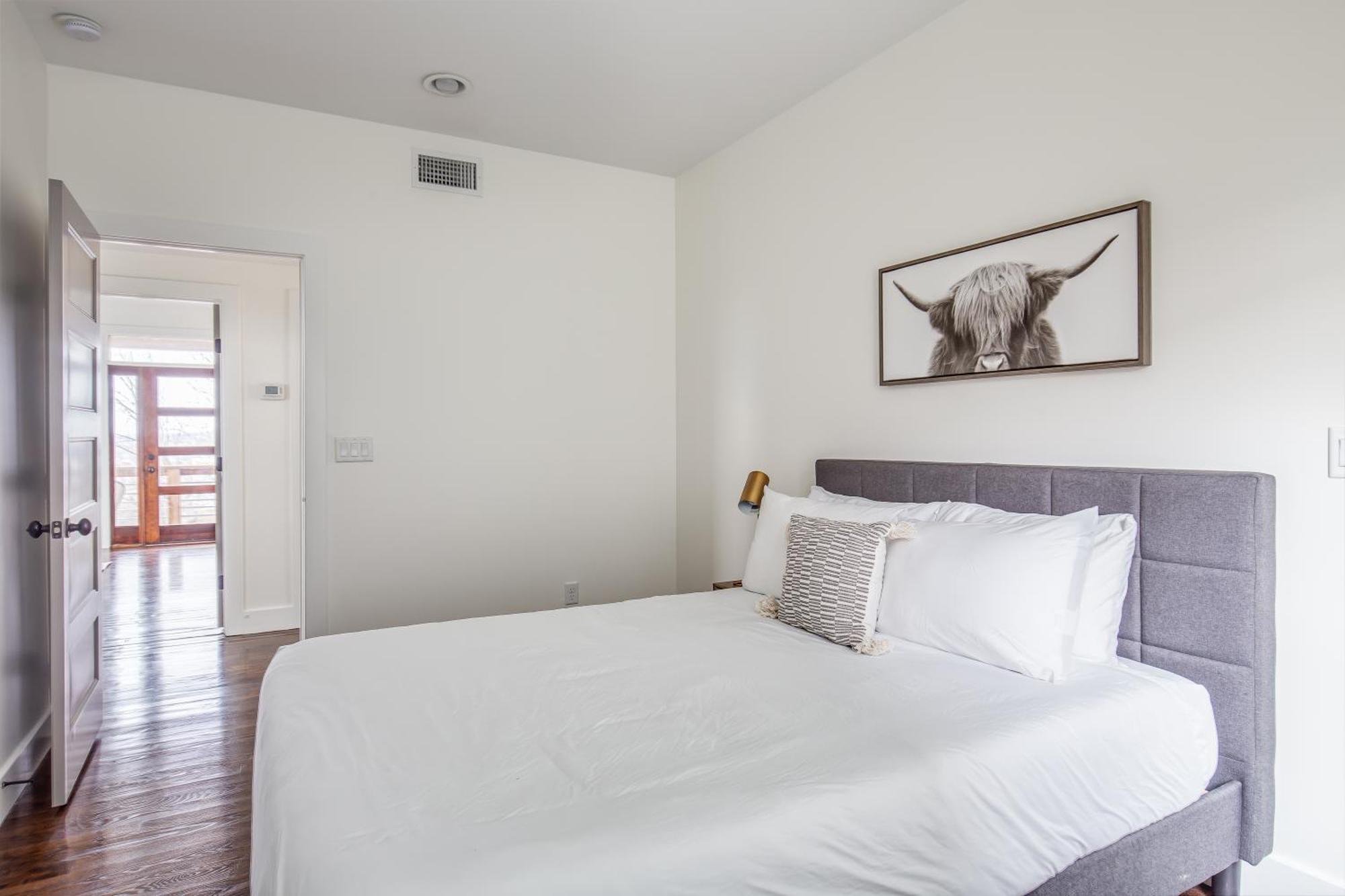 Whiskey House With Rooftop Golf, City Views! 8Min To Downtown! Sleeps 9! Nashville Bagian luar foto