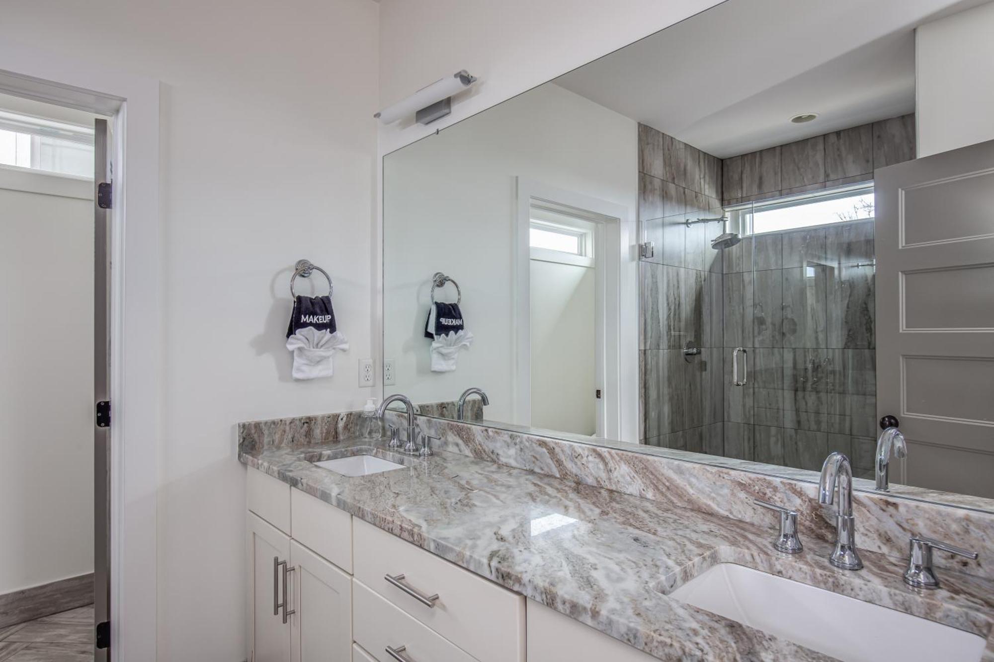 Whiskey House With Rooftop Golf, City Views! 8Min To Downtown! Sleeps 9! Nashville Bagian luar foto